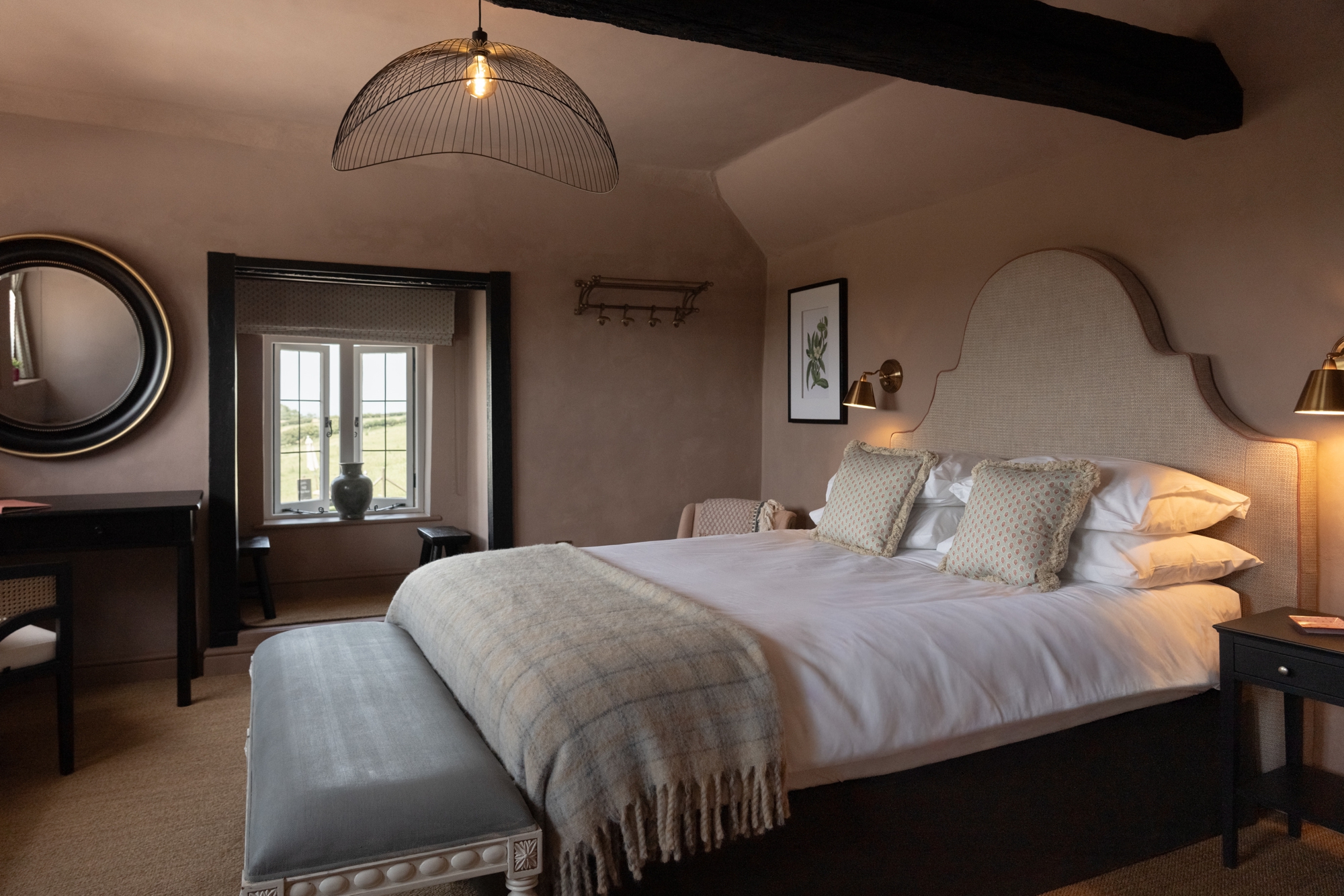 Luxury pub with rooms ensuite bedroom upstairs at Botley Hill Farmhouse