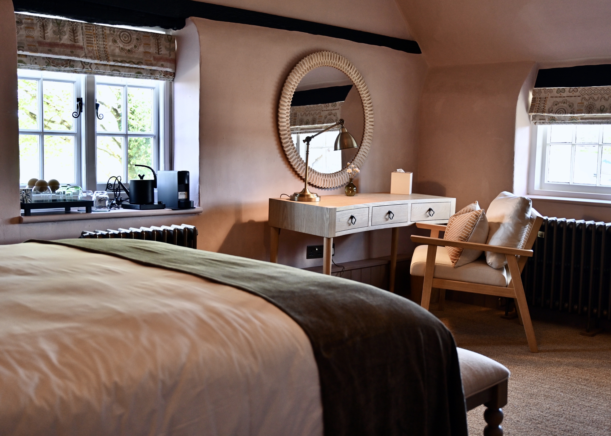 Luxury pub with rooms ensuite bedroom upstairs at Botley Hill Farmhouse